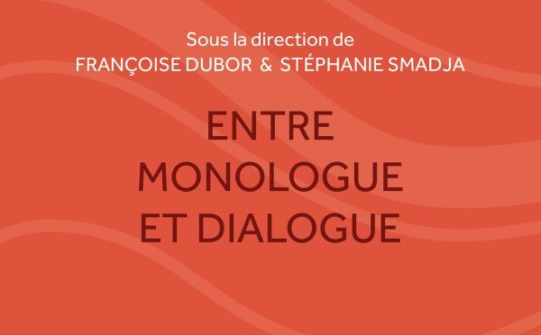 Entre monologue et dialogue